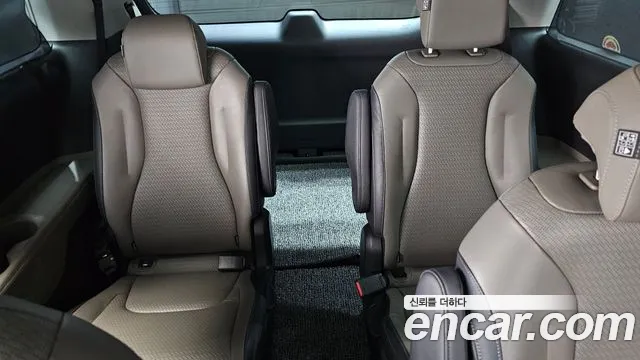 Kia Carnival 2023 thumb 10