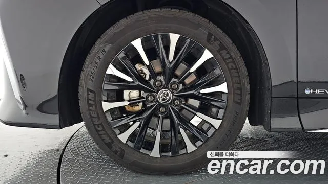 Toyota Alphard 2025 thumb 4