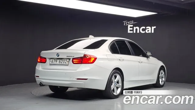 BMW 3-Series 2012 thumb 2