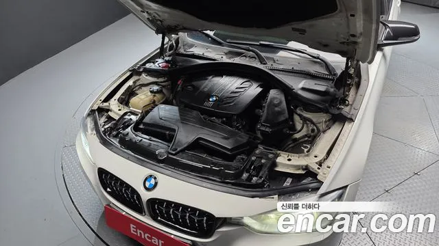 BMW 3-Series 2012 thumb 6