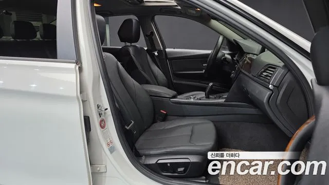 BMW 3-Series 2012 thumb 11