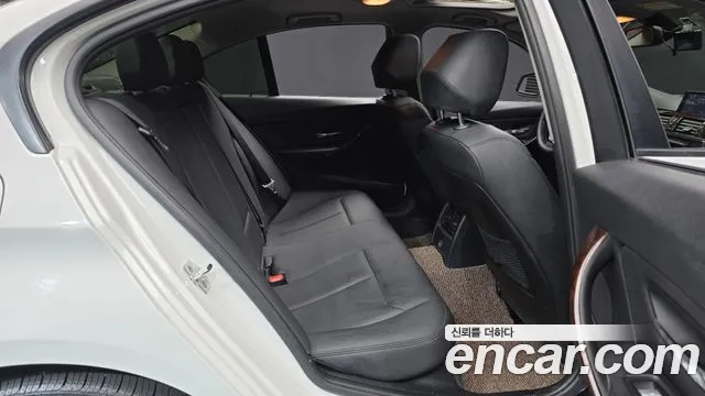 BMW 3-Series 2012 thumb 12