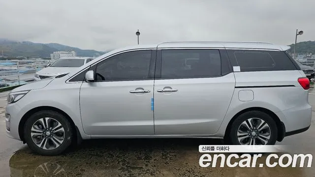 Kia Carnival 2019 thumb 3