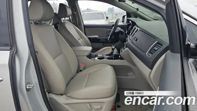 Kia Carnival 2019 thumb 6