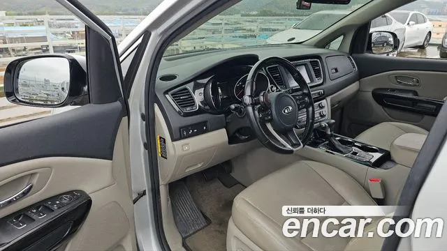 Kia Carnival 2019 thumb 9