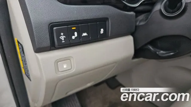 Kia Carnival 2019 thumb 10