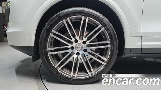 Porsche Cayenne 2017 thumb 5