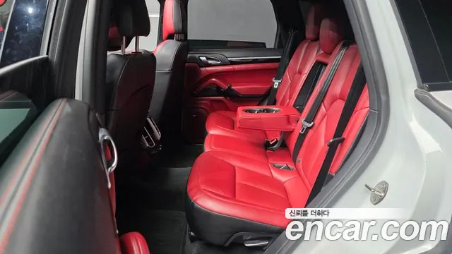 Porsche Cayenne 2017 thumb 12