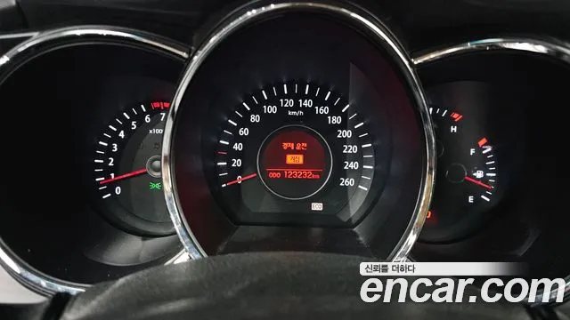 Kia K5 2010 thumb 8