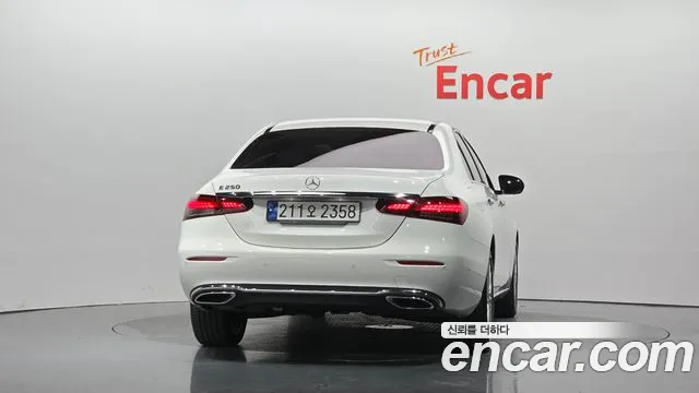 Mercedes-Benz E-Класс 2023 thumb 4