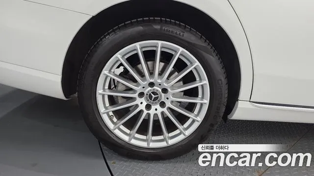 Mercedes-Benz E-Класс 2023 thumb 5