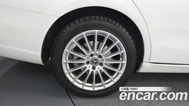 Mercedes-Benz E-Класс 2023 thumb 5