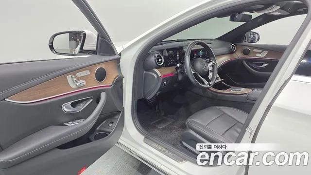 Mercedes-Benz E-Класс 2023 thumb 10