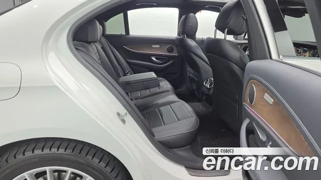 Mercedes-Benz E-Класс 2023 thumb 11