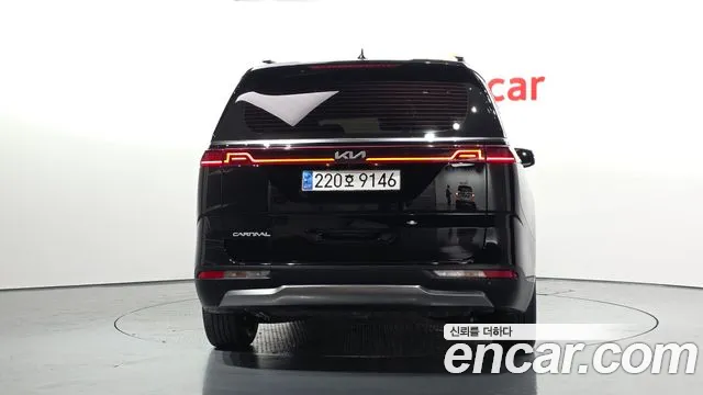 Kia Carnival 2023 thumb 4