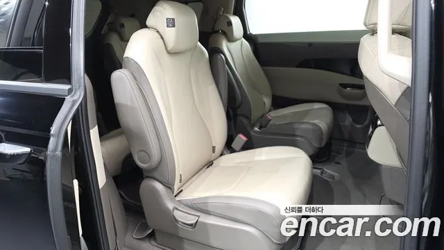 Kia Carnival 2023 thumb 12