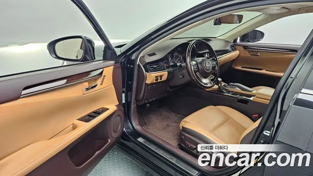 Lexus ES 2016 thumb 10