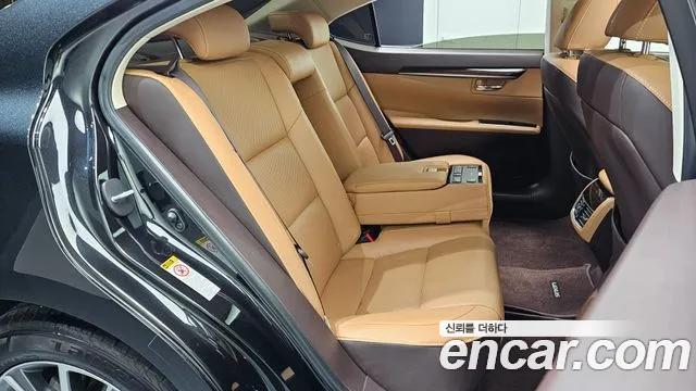 Lexus ES 2016 thumb 11
