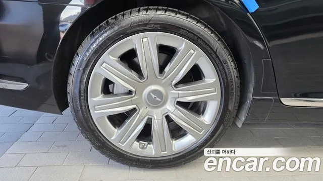 Genesis G90 2016 thumb 5