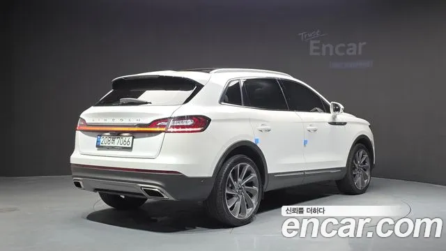Lincoln Nautilus 2022 thumb 2