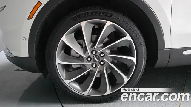 Lincoln Nautilus 2022 thumb 5