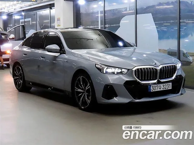 BMW 5-Series 2024 thumb 2