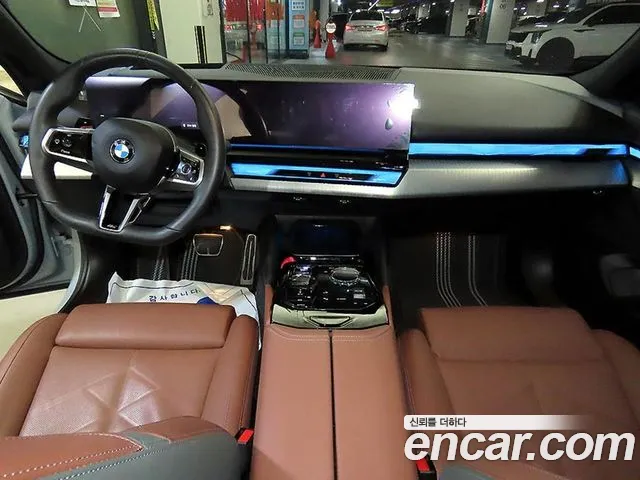 BMW 5-Series 2024 thumb 8