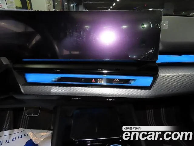 BMW 5-Series 2024 thumb 9