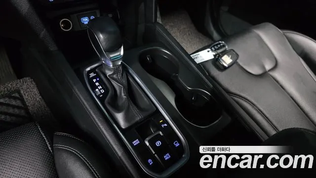 Hyundai Santa Fe 2018 thumb 9