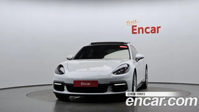 Porsche Panamera 2018 thumb 2