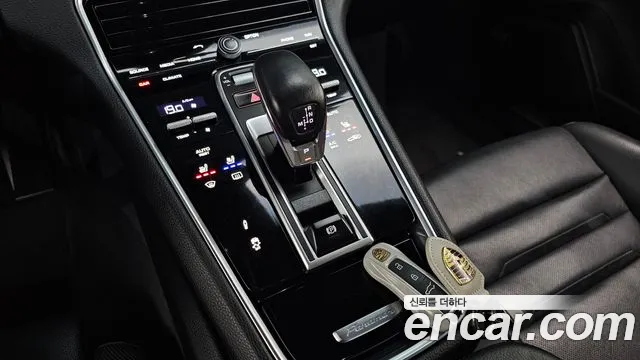 Porsche Panamera 2018 thumb 8