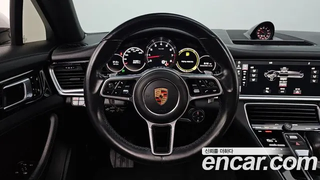 Porsche Panamera 2018 thumb 12