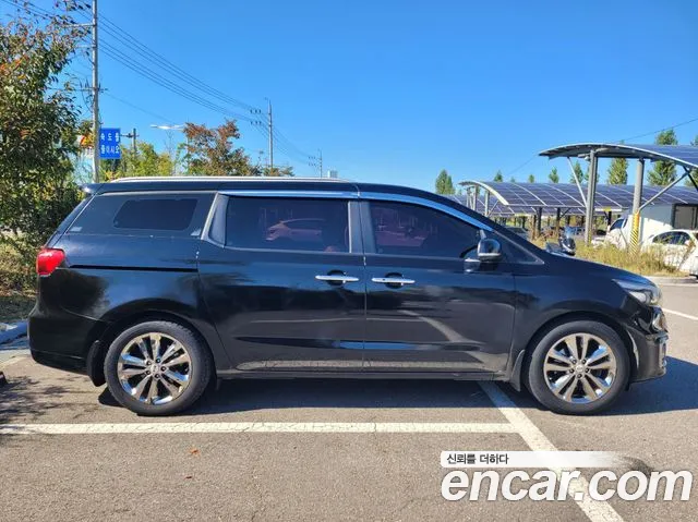 Kia Carnival 2015 thumb 2