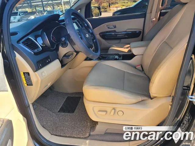 Kia Carnival 2015 thumb 4