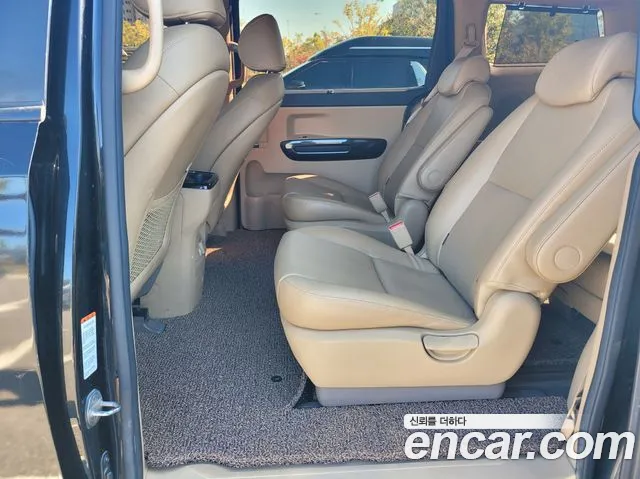 Kia Carnival 2015 thumb 5