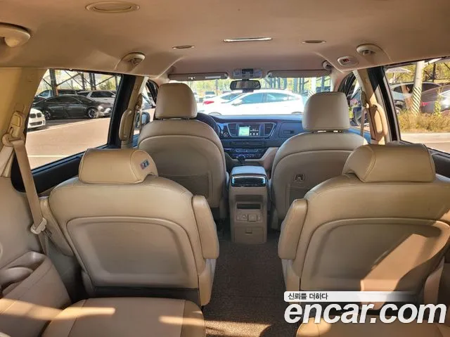Kia Carnival 2015 thumb 6