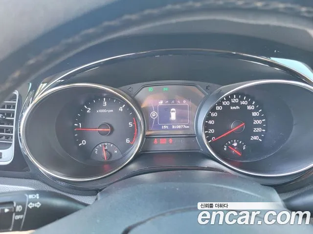 Kia Carnival 2015 thumb 8