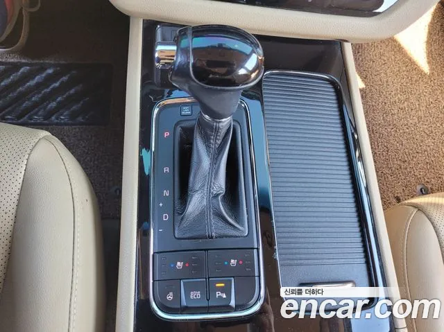 Kia Carnival 2015 thumb 9
