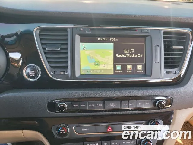 Kia Carnival 2015 thumb 10