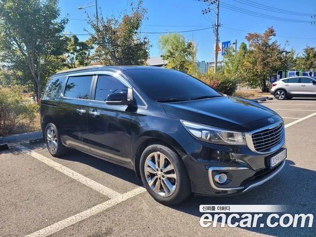 Kia Carnival 2015 thumb 11