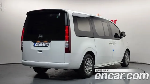 Hyundai Staria 2026 thumb 2