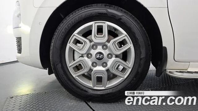 Hyundai Staria 2026 thumb 5