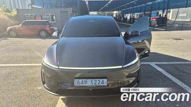 Tesla Model Y 2026 thumb 3