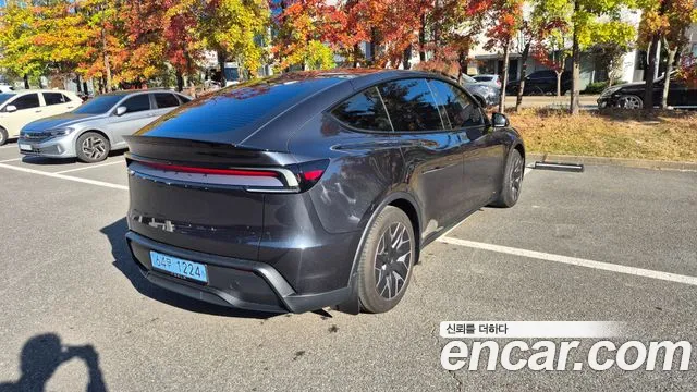 Tesla Model Y 2026 thumb 6