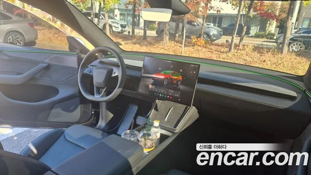 Tesla Model Y 2026 thumb 7