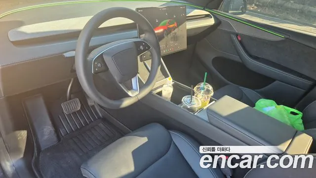 Tesla Model Y 2026 thumb 8