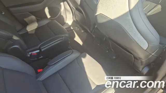 Tesla Model Y 2026 thumb 9