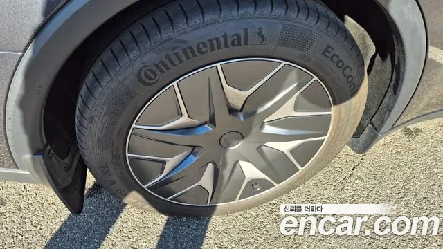 Tesla Model Y 2026 thumb 10