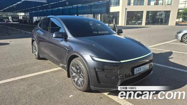 Tesla Model Y 2026 thumb 11