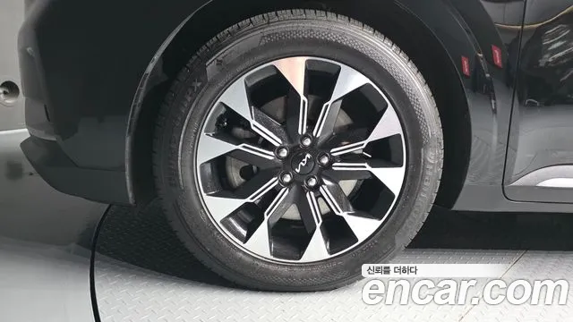 Kia Carnival 2023 thumb 5